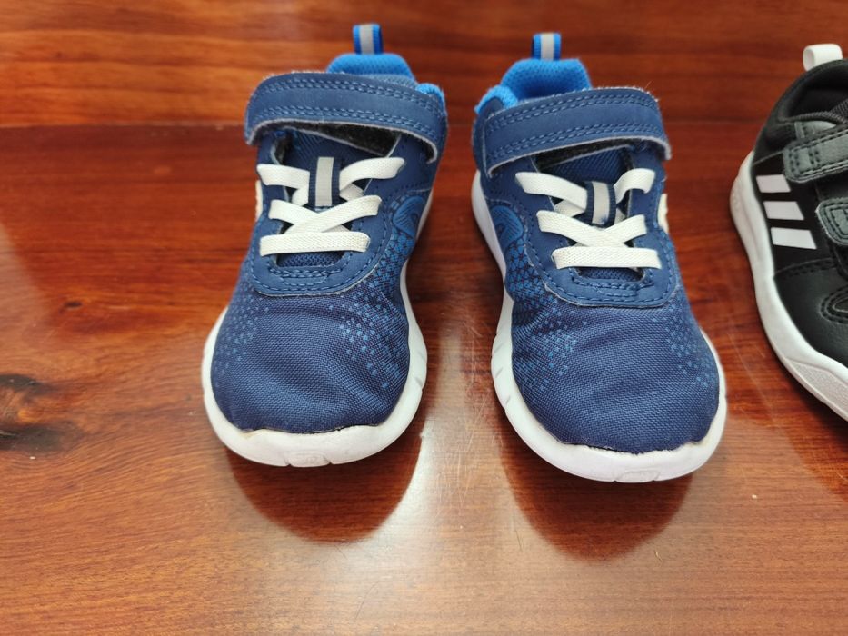 2 pares de sapatilhas t.25