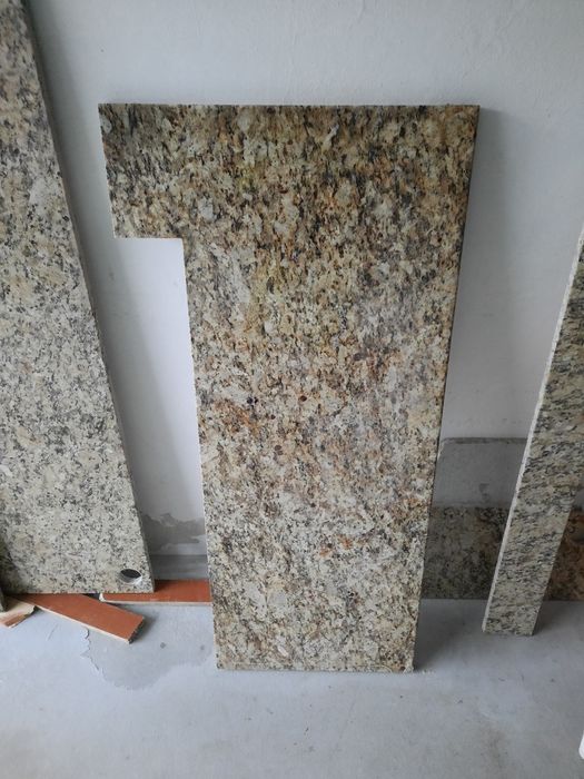 Granit grecki z oczkiem
