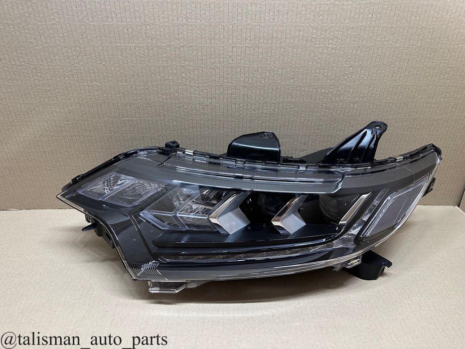 Mitsubishi Outlander фара оптика передня фари в наявності