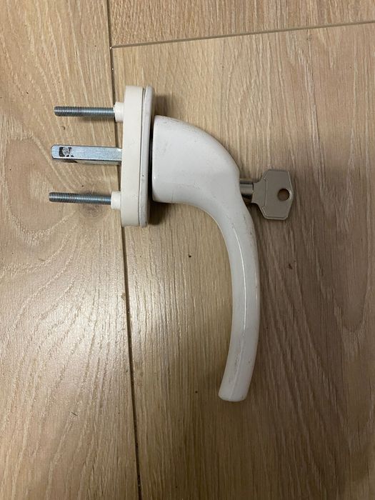 Klamka z zamkiem do stolarki okiennej