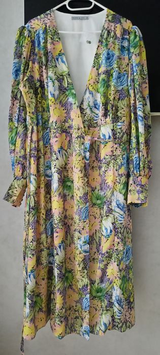 Сукня на запах яскрава