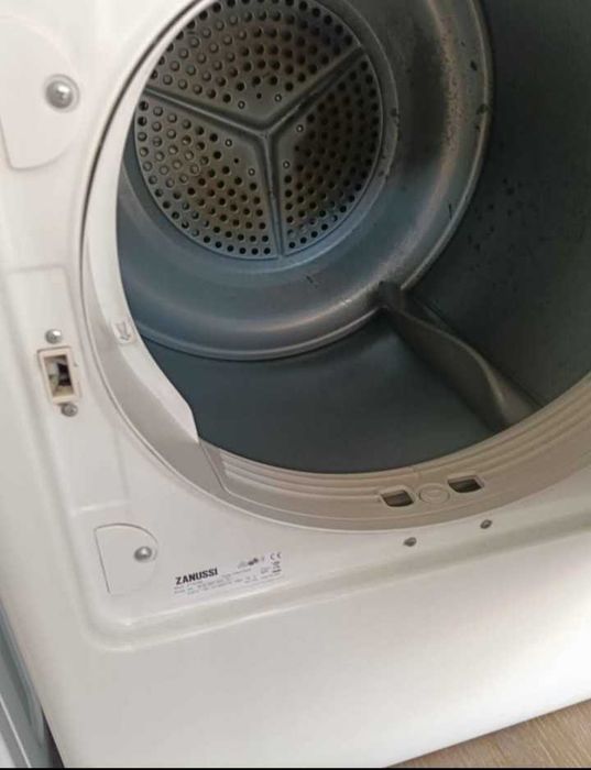 Máquina de secar roupa Zanussi