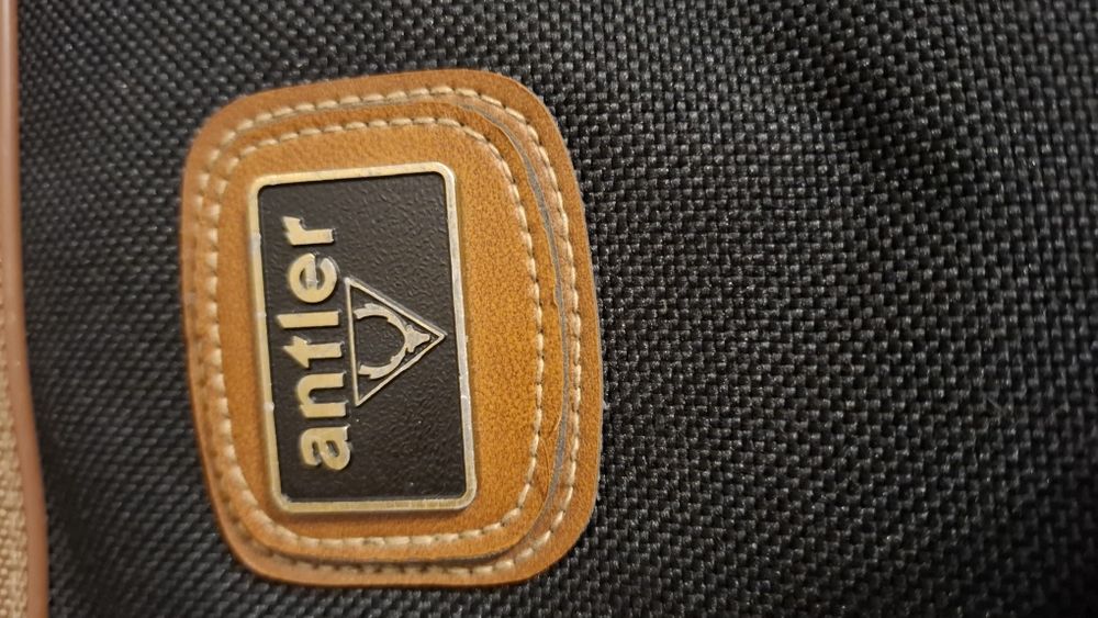 Elegancka walizka, pokrowiec na garnitur  Antler