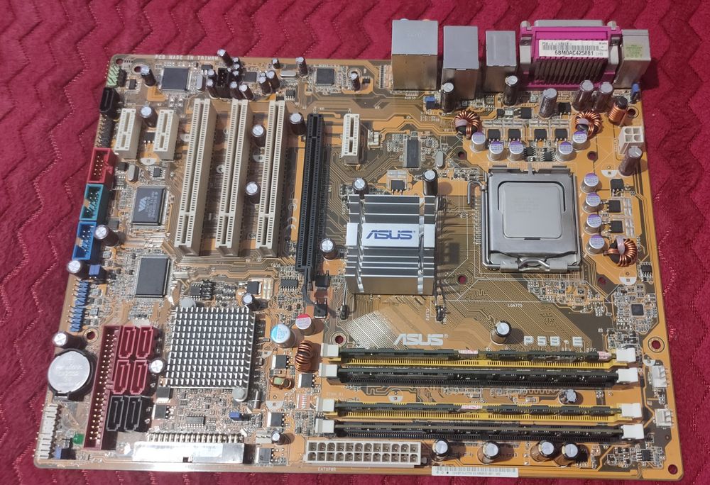 Материнська плата "ASUS P5B-E"+ комплект