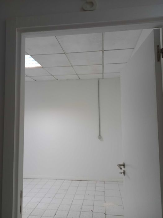 Pequenos Armazéns - Boxes de 10 e 15 m2 - Oliveira do douro