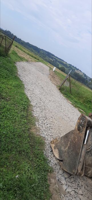 Usługi koparką 8t, koparko-ładowarką