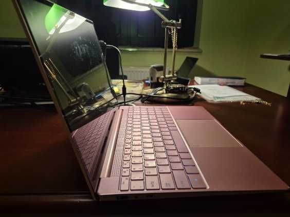 Laptop 15,6'' różowy, aluminium, thin, RAM 8GB SSD 1 TB 64 bit