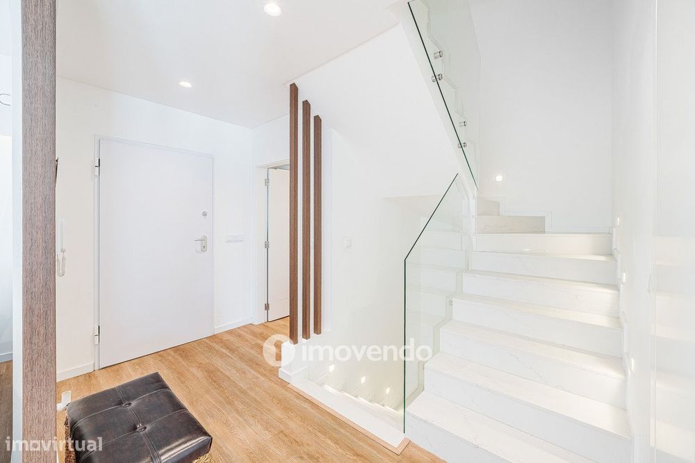 Moradia T3+1 moderna, com garagem e áreas amplas, em Alcochete