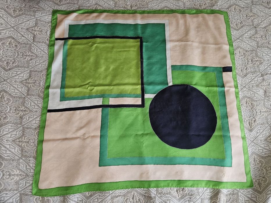 Колір авокадо. 100 %silk