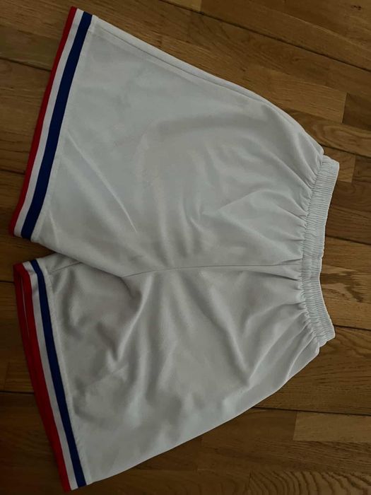 Продаю стильні футбольні шорти **FFF (Федерація футболу Франції)** від