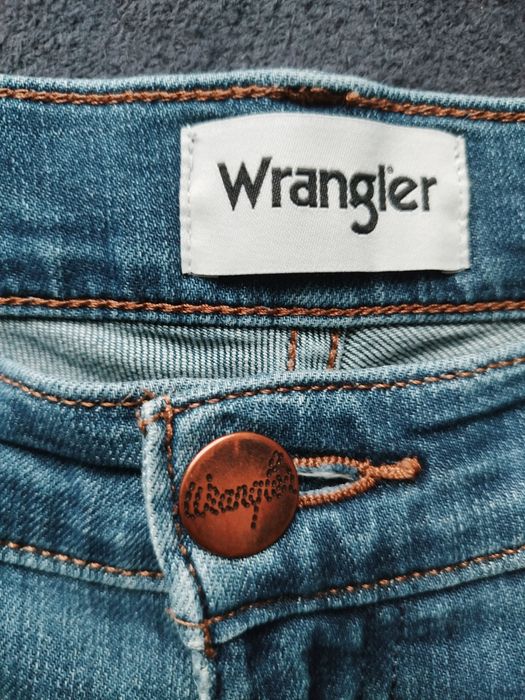 Nowe spodnie jeansowe Wrangler. Rozmiar: 31.