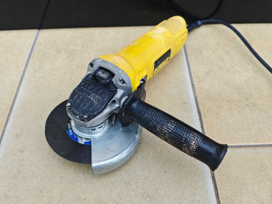Szlifierka kątowa DeWalt DWE4157-QS 900W