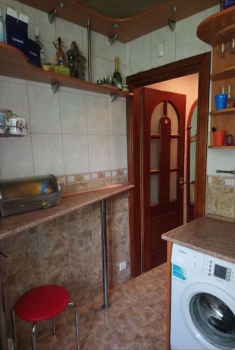 Продам двокімнатну квартиру в центрі Василькові