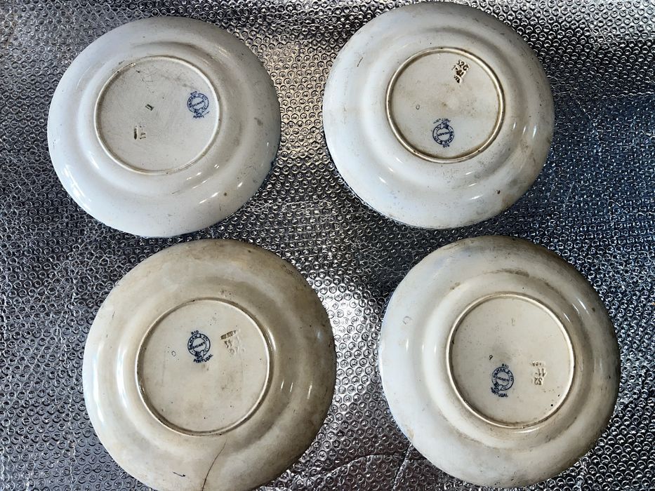 Lote de 4 Pratos Antigos com Decoração Rendilhada