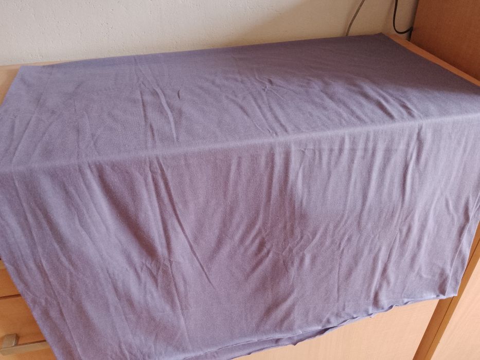 Kupon materiału bezszwowego , lila. Na 2 spódnice.