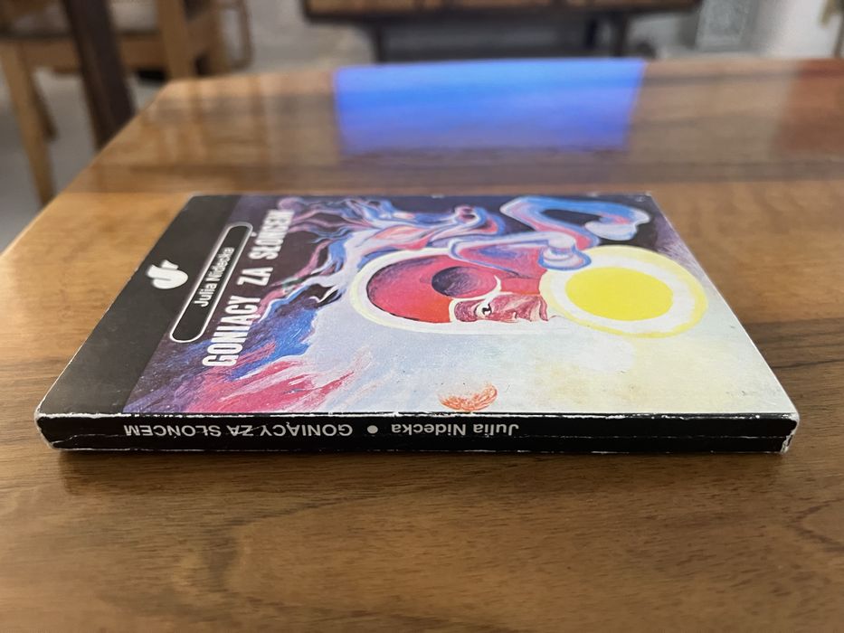 Goniący za słońcem - Julia Nidecka