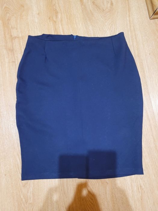 Granatowa, ołówkowa spódnica rozmiar L (40)
