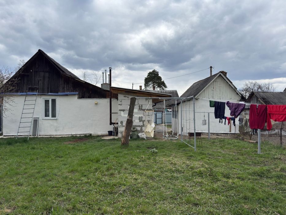р Продам частину  будинку у Клевані