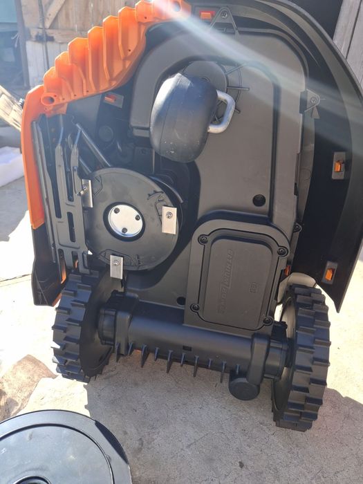 Робот -газонокосарка