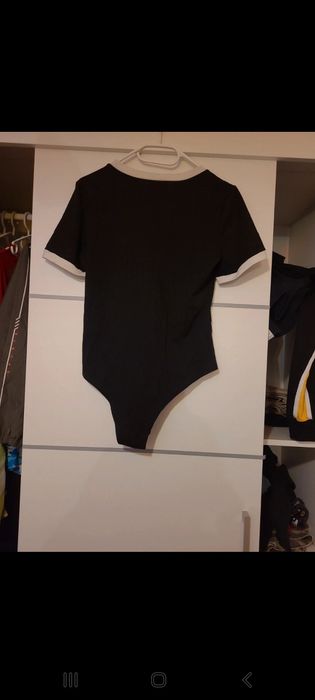 Body z krótkim rękawem