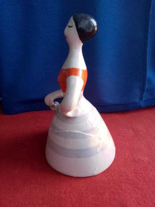 Фарфоровая статуэтка Девушка с зонтиком. СССР