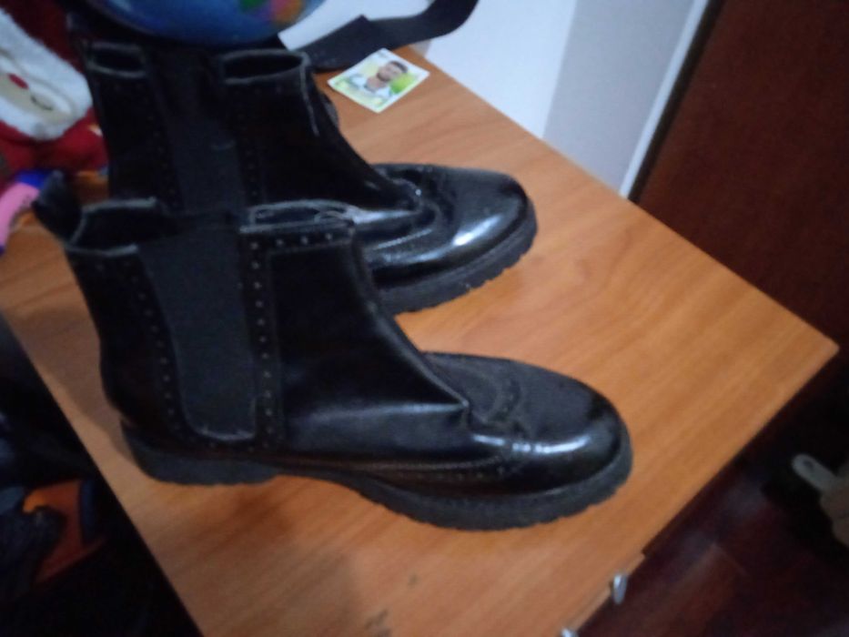 Botas pretas tamanho 37