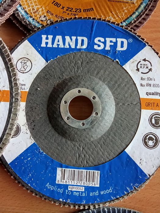 Зачистной лепестковый круг ф180.