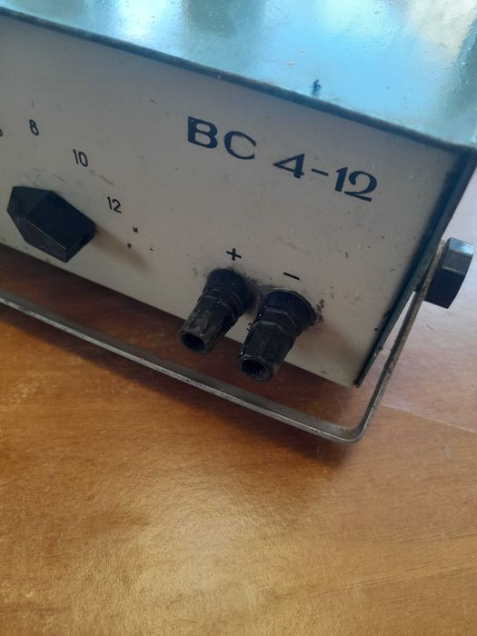 блок живлення 4--12 вольт 3амп