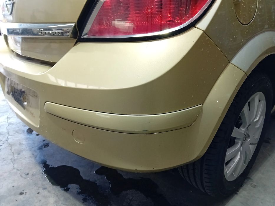 Pára-choques trás OPEL Astra H Hatchback (L48)