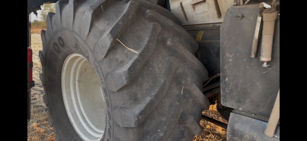 Комбайн зернозбиральний NEW HOLLAND CR9080