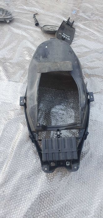 Kufer siedzenie piaggio mp3 schowek wypełnienie pod
