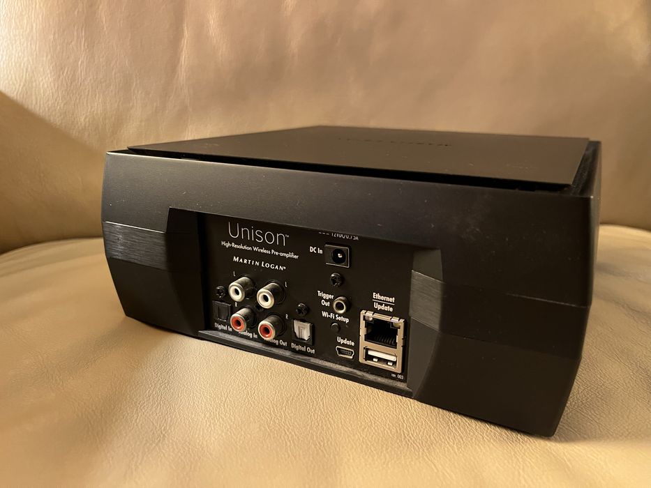 Streamer Martin Logan Unison