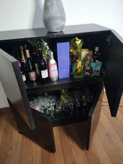 Móvel Bar em madeira wengué