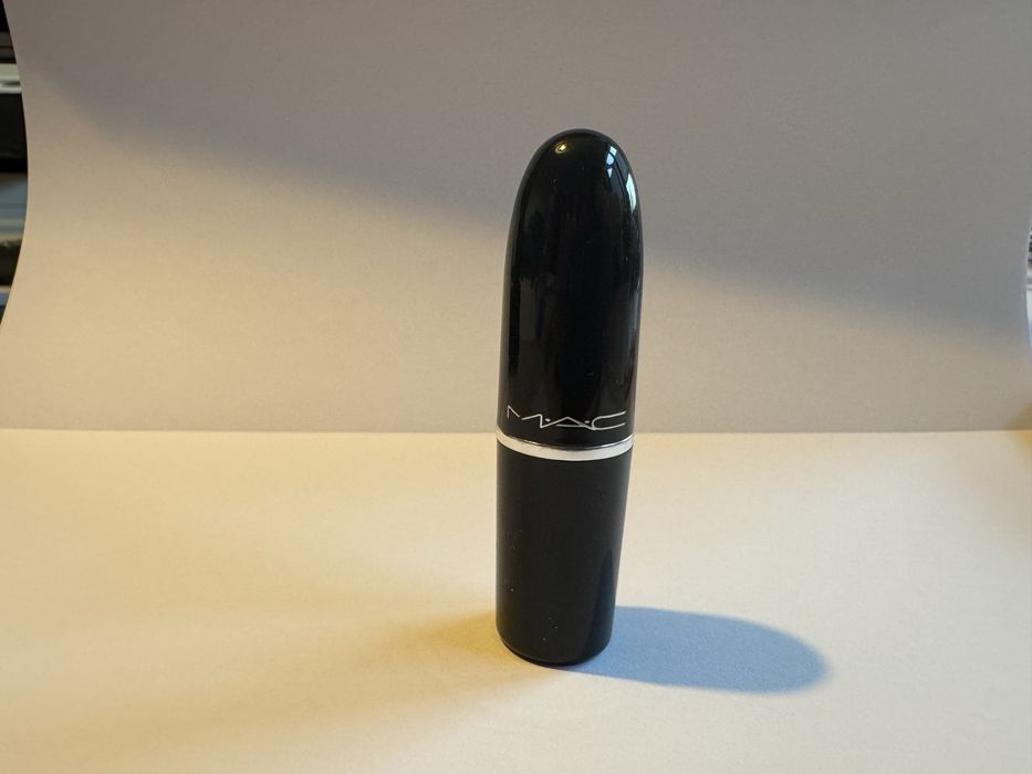 Szminka Pomadka MAC What in Carnation lustreeglass lipstick.