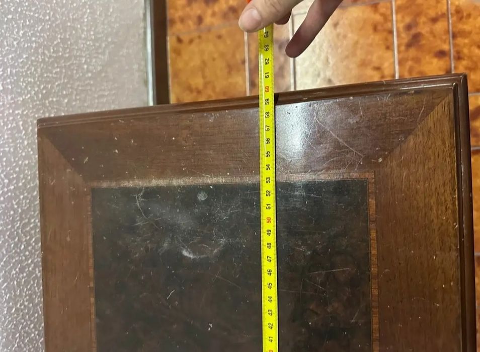 Par de mesas de apoio que encaixam