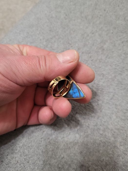 Кольцо с натуральным камнем Лабрадор