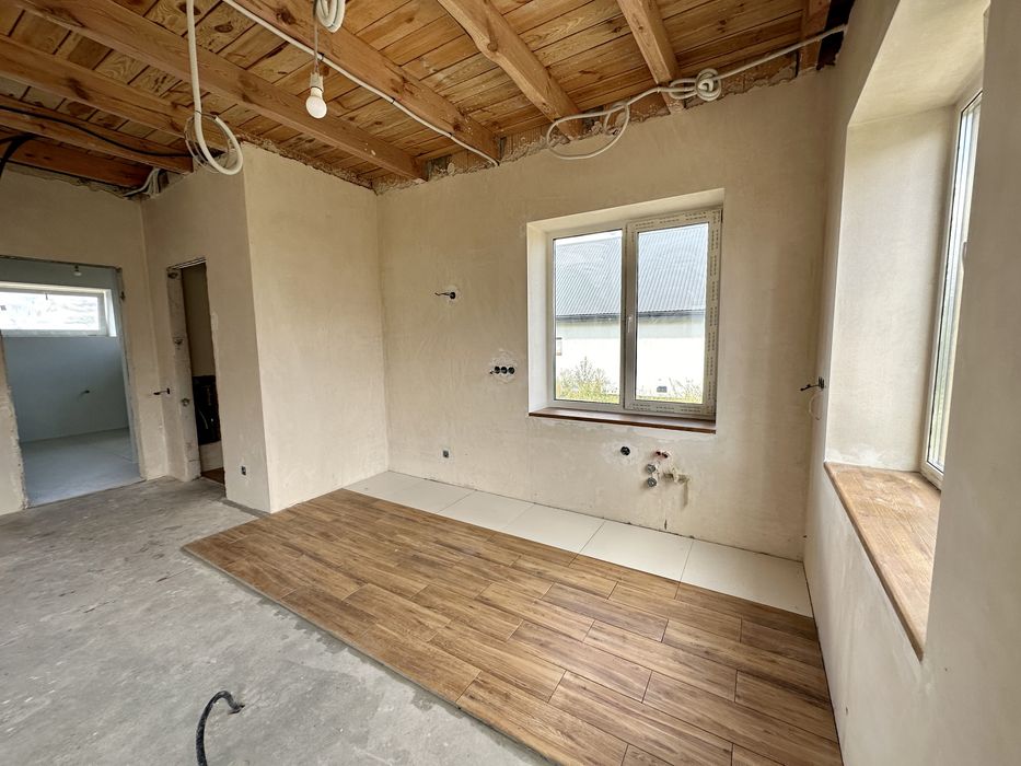 Продаж будинку з частковим ремонтом. Ціна - 79 000$ без комісії