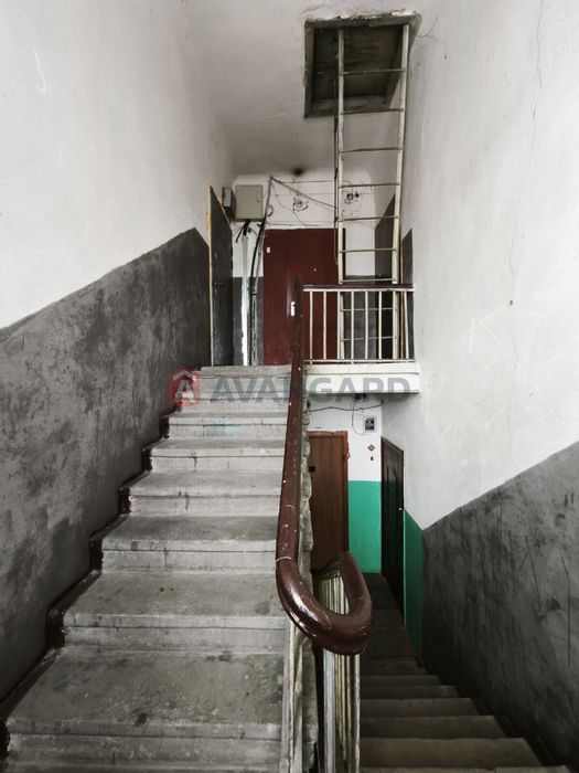 Продам 2 кімнатну квартиру у Центрі. Під ремонт