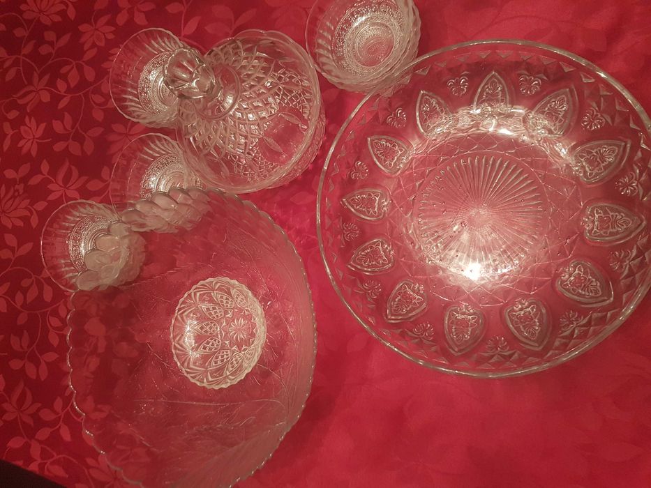 Várias Peças Loiças em Vidro - Boleira + Taças Grandes e Pequenas