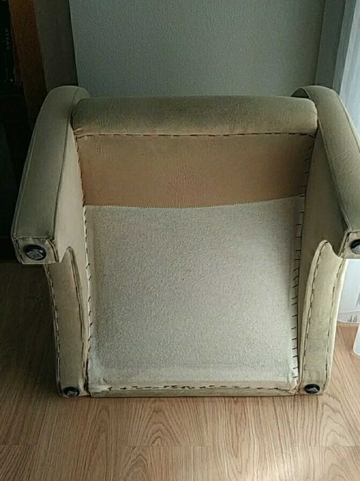 Cadeirão/Sofá em pele beje