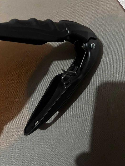 abridor de castanhas de plástico durável.