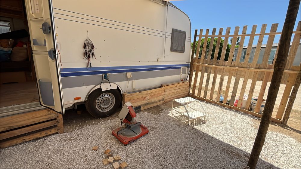 Pinturas e pequenos serviços.