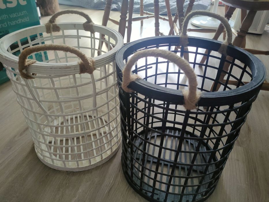 Kosz wiklinowy czarny i biały