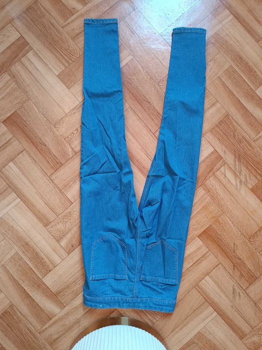 Dżinsy z dziurami na kolanach, Sinsay 36