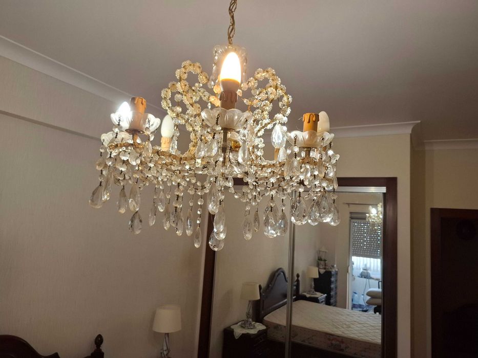 Mobília de quarto mogno usada, em muito bom estado.