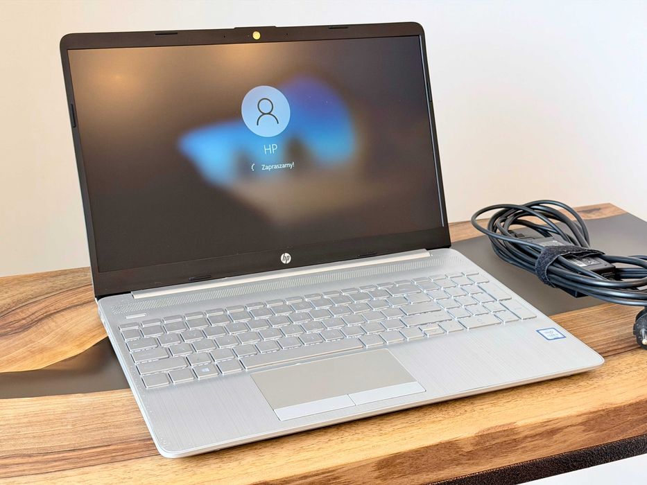 HP Pavilion 15 / i3-7020U / 8GB DDR4 / 256GB SSD / 15,6 FHD / UHD 620