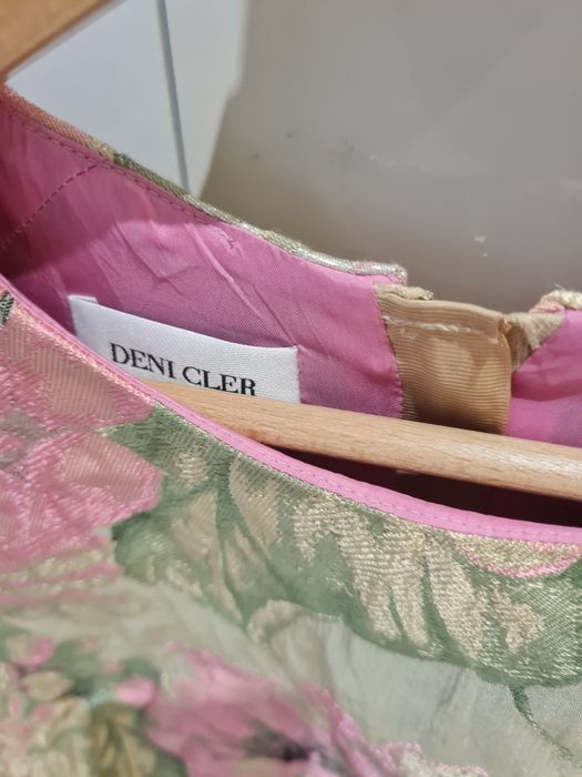 Bluzka satynowa z haftem.