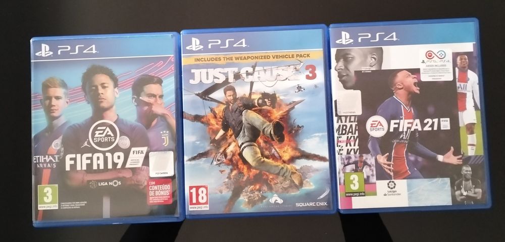 PlayStation 4 usada 100%
