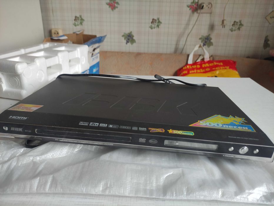 DVD плеер BBK (DV) 718 SI