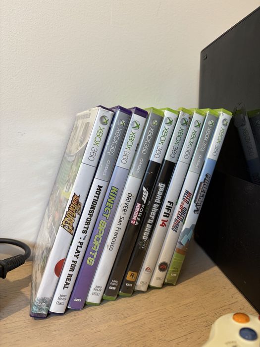 Xbox 360, kinect, 2 pady, zasilacz +gry